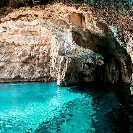 Blue Grotto Seaview Aprtment 公寓
